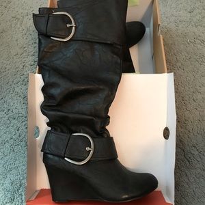 Black wedge boots